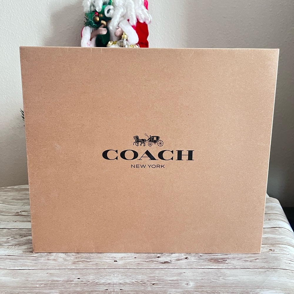 Coach gift box 🎁